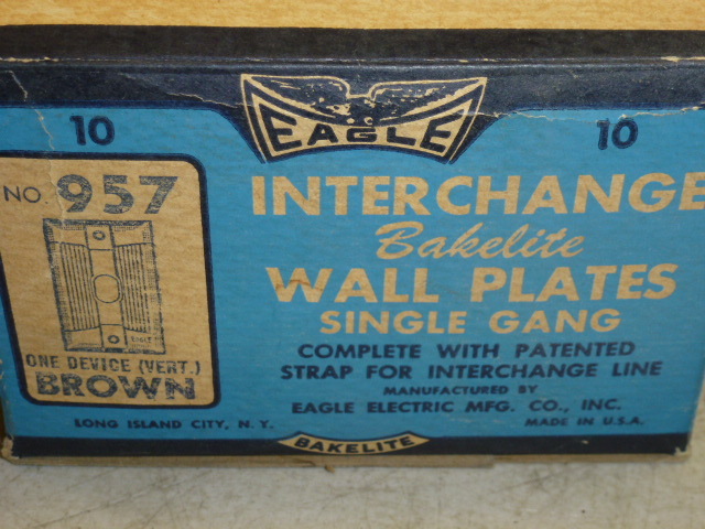 NOS! EAGLE INTERCHANGE SINGLE GANG BROWN RIBBED BAKELITE WALL PLATE, VERTICAL
