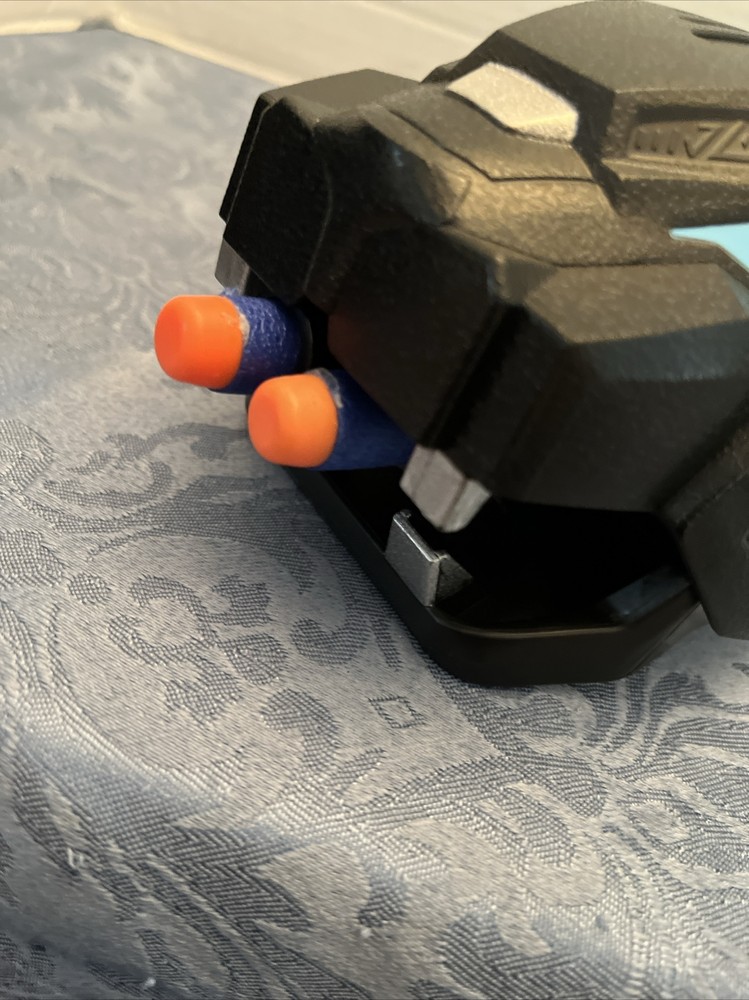 Marvel Studios Black Panther Legacy NERF Vibranium Strike Gauntlet w/ 2 Darts
