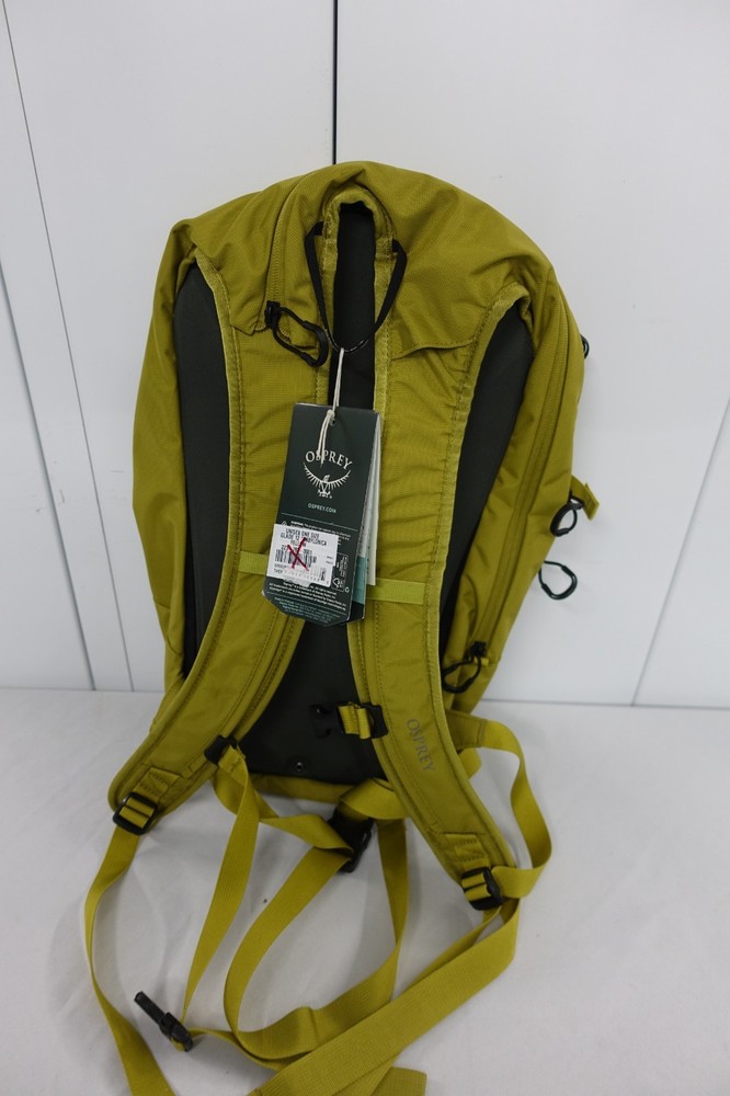 $130 Osprey Glade 12 Snow Pack Ski Hydration Backpack in Yellow