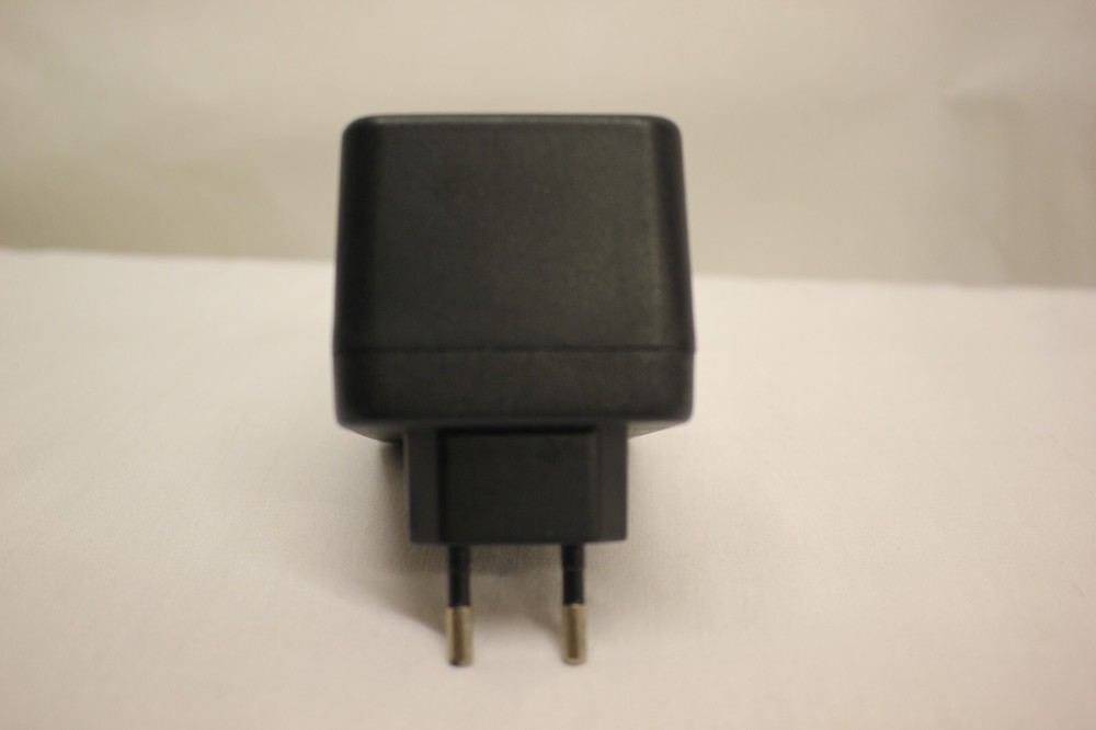 GARMIN COMMUNICATION & NAVIGATION DC12V POWER SUPPLY FOR USE WITH GPS RECEIVER