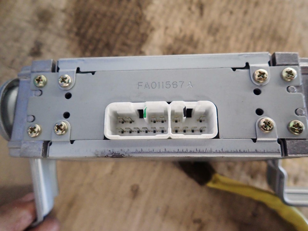 99 00 4 RUNNER Amplifier, w/o CD, ID# 8628035070
