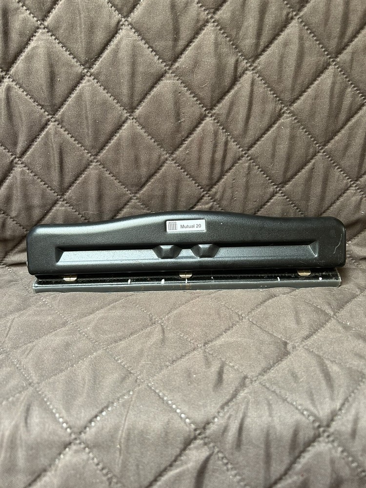 SWINGLINE ADJUSTABLE 3 HOLE PAPER PUNCH