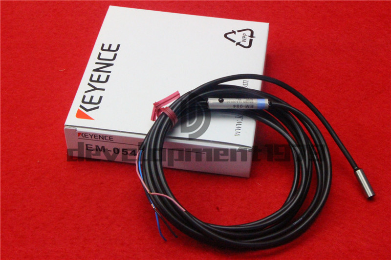 Keyence EM-054 Proximity sensor NEW
