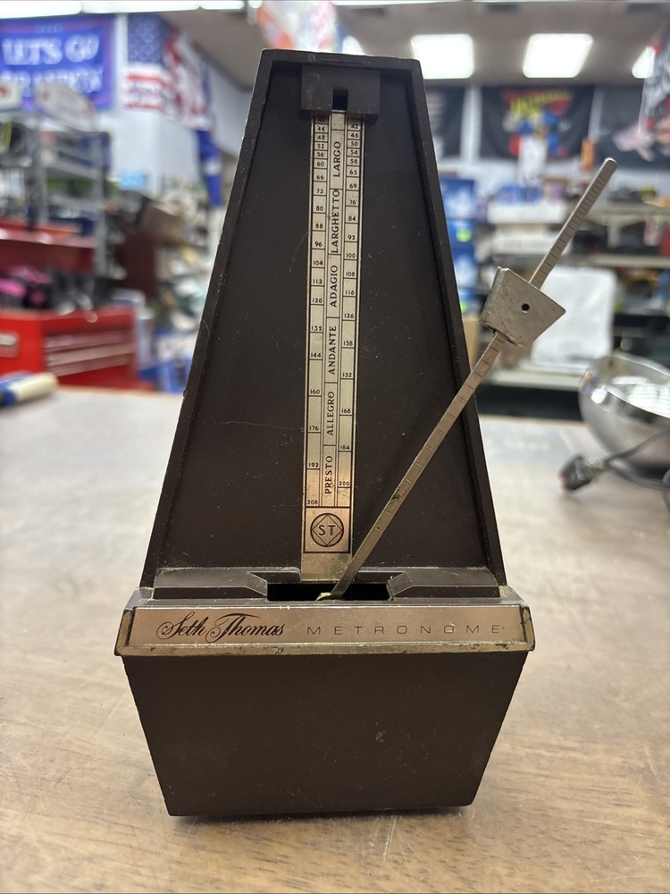 Vintage Seth Thomas wind up metronome (B-8)