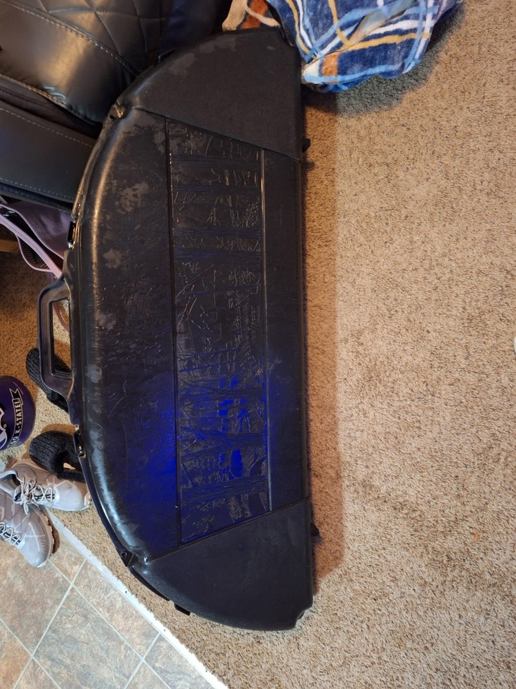 pse compound bow with hard case and extra accesories. see photos.