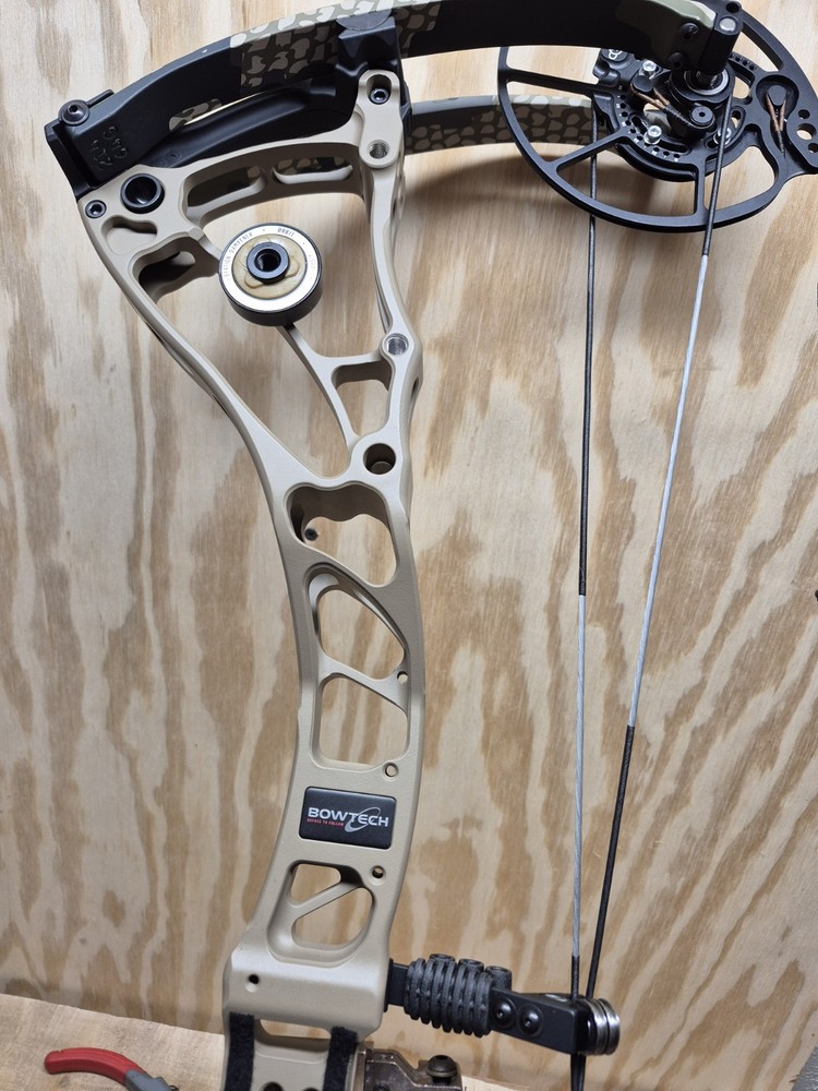 Bowtech Core Ss 70lbs Mathews Hoyt