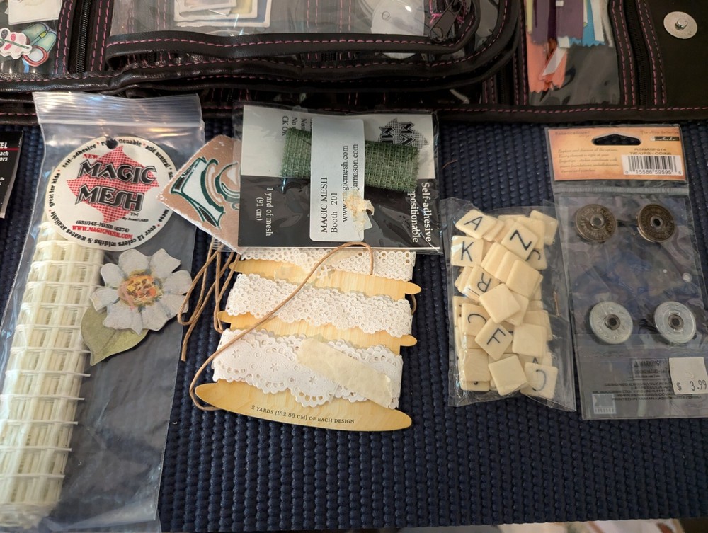 O'scrap! Scrapbookers Heaven Tan Pack with 62 Compartments Scrapbook 500+ Items