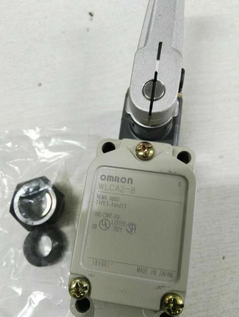 1PCS New Omron WLCA2-8 WLCA28 Limit Switch In Box
