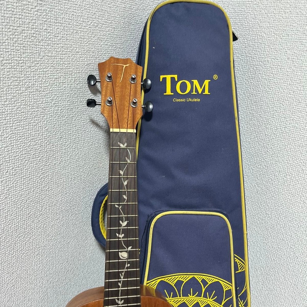 Tom JYY-C1 Ukulele with case
