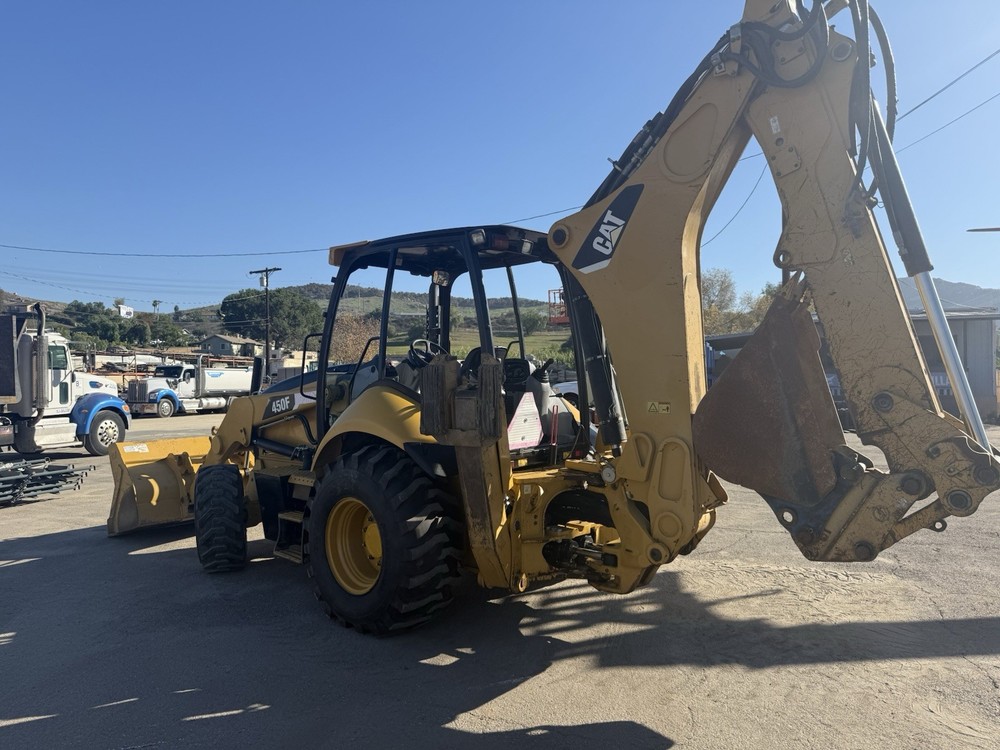 2017 CAT 450F Backhoe