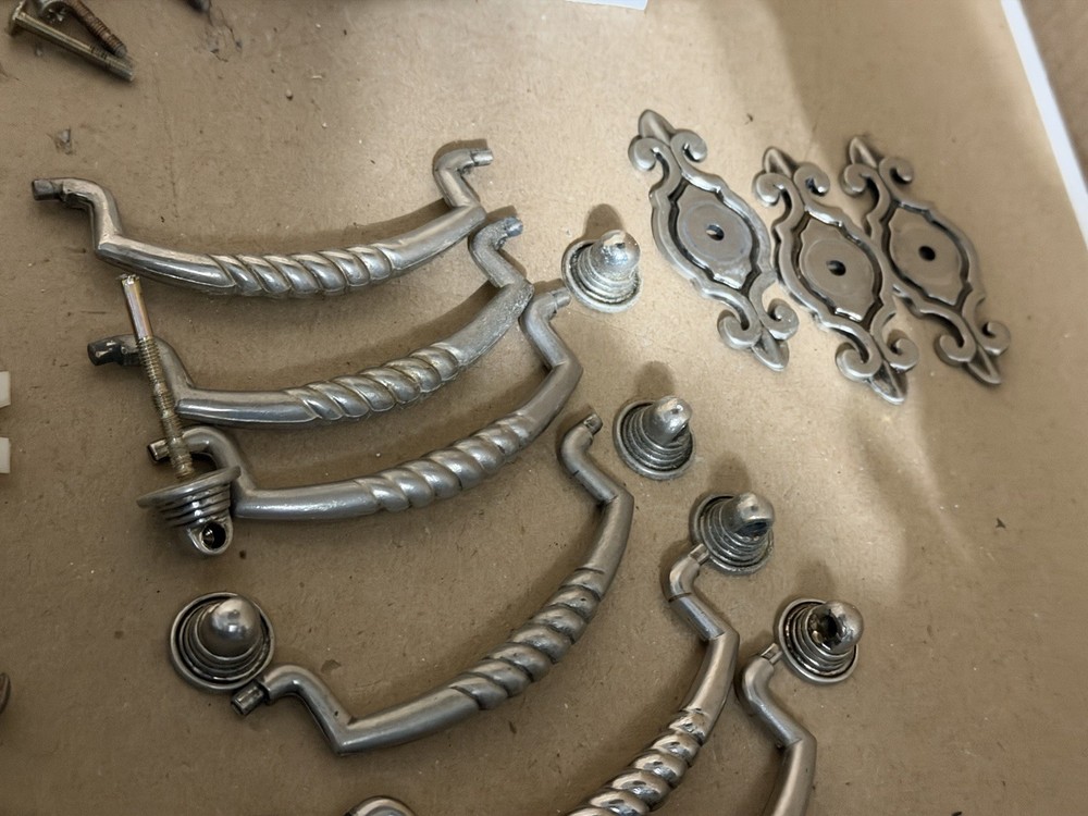 Kitchen Silver high-end used Metal Drawer Pulls, Knobs, Backplates Screws Lot