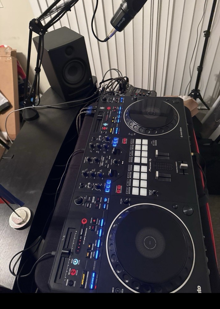 Pioneer DDJ-REV5 Scratch-Style 2-Channel Performance DJ Controller