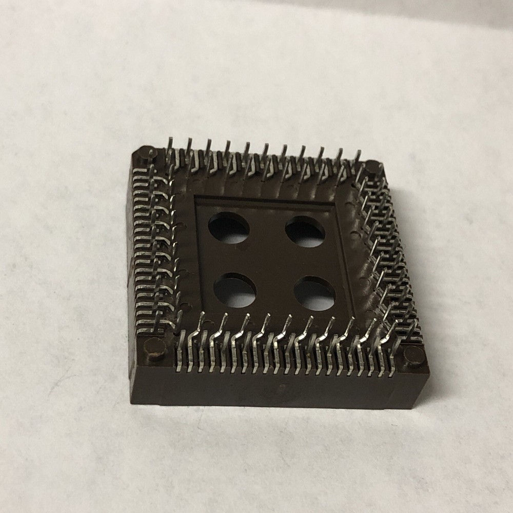 PCS-084A-1 AUGAT SURFACE MOUNT IC SOCKET 84 PIN