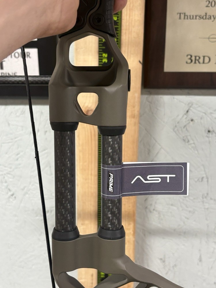 Prime Divide 33/6 Rh 70 Pound Morel/Black Compound Bow