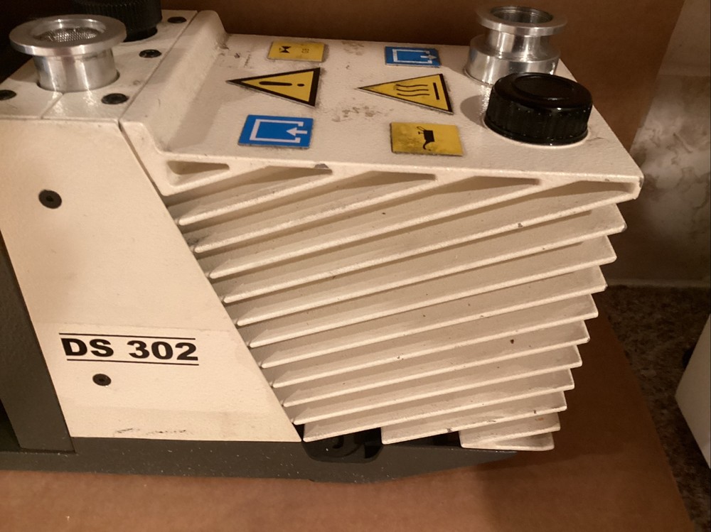 Varian DS302 Rotary Vane Vacuum Pump Read Description