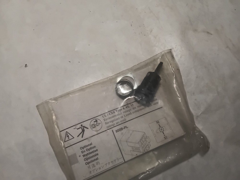 ALLEN BRADLEY 800B-KM2A KEY SELECTOR SWITCH OPERATOR 2 POS SER A (O7C)