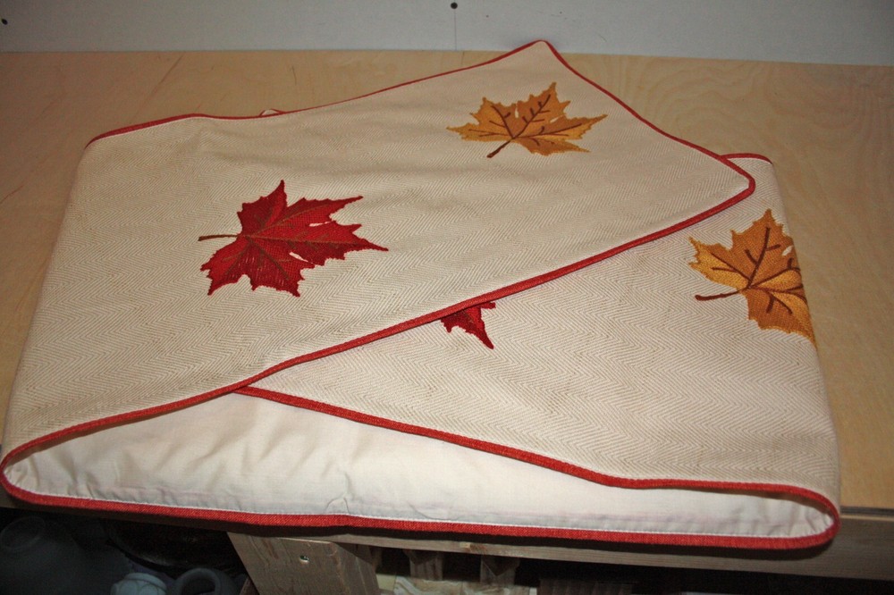 Table Runner Fall Leaves Splendid Home Cotton Beige Rust Gold 7 ' x 14"