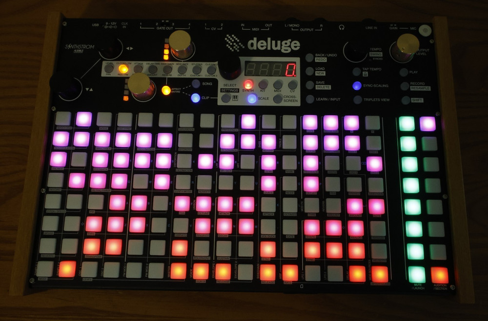 Synthstrom Audible Deluge DE-01 -Synth, Sampler and Sequencer -MINT- DeckSaver