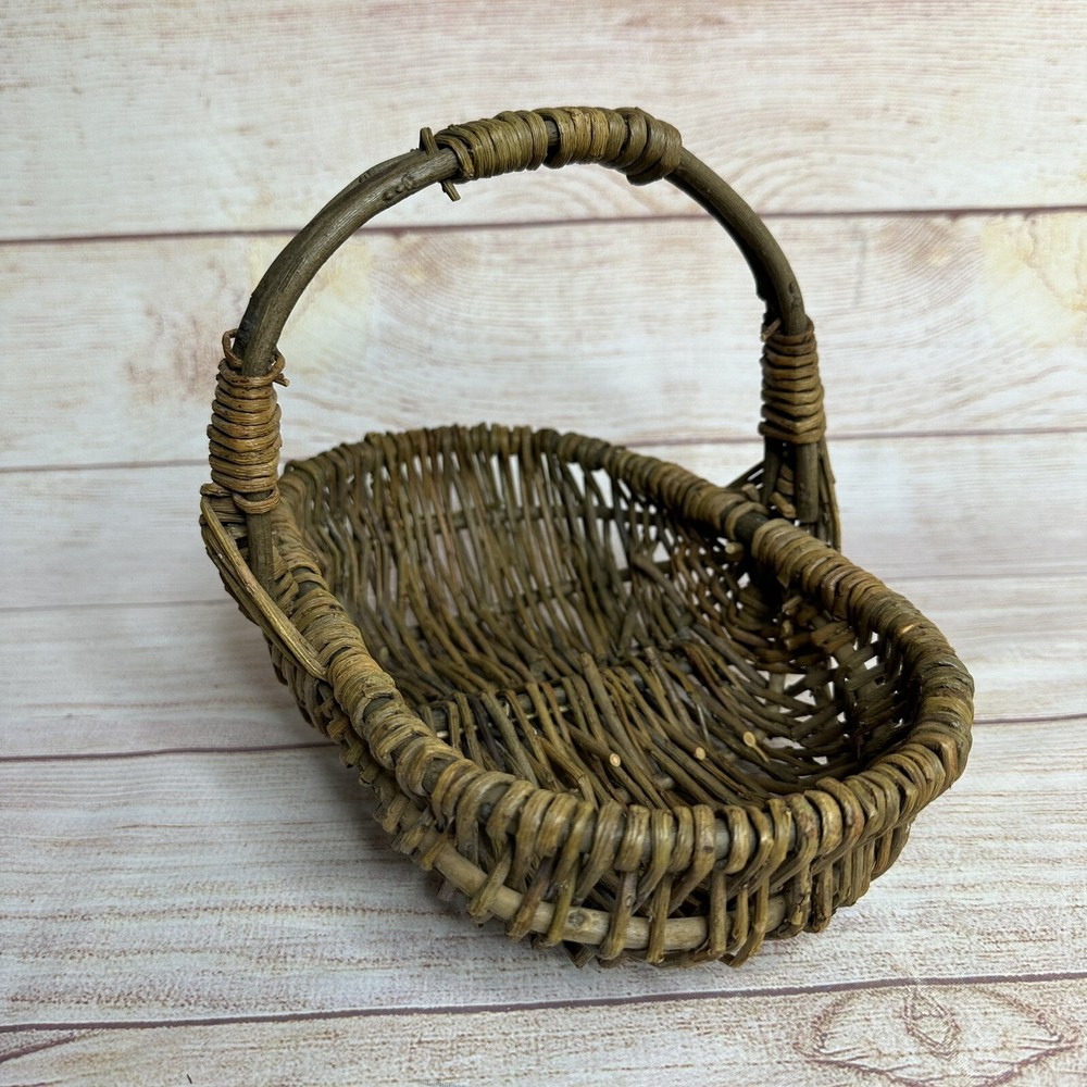 Vintage Retro Primitive Rustic Decorative Loop Handle Basket Cottage Core Nature