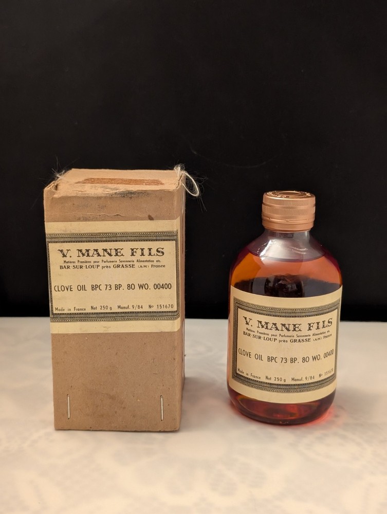Clove bud essential oil