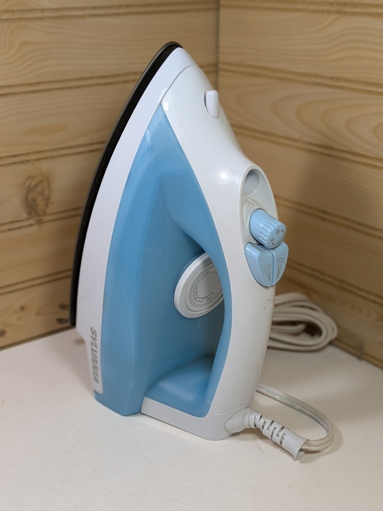 Sylvania Compact Steam Iron TK-7539 White/Blue. Tested