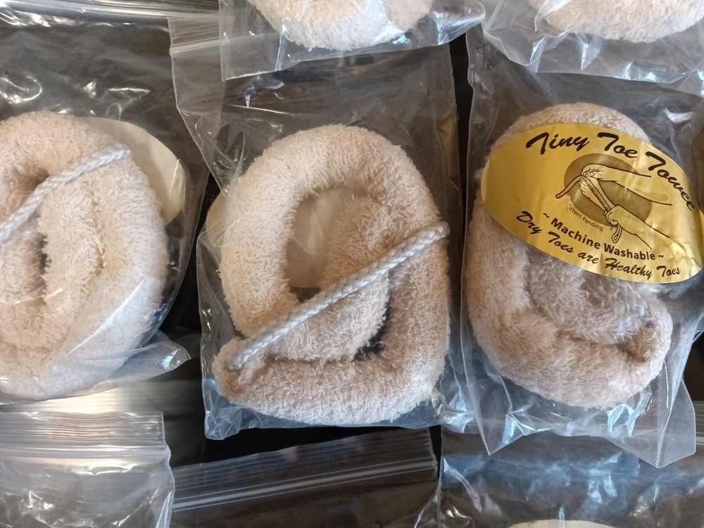 (Bundle!) 20 Tiny Toe Towels (Machine Washable)
