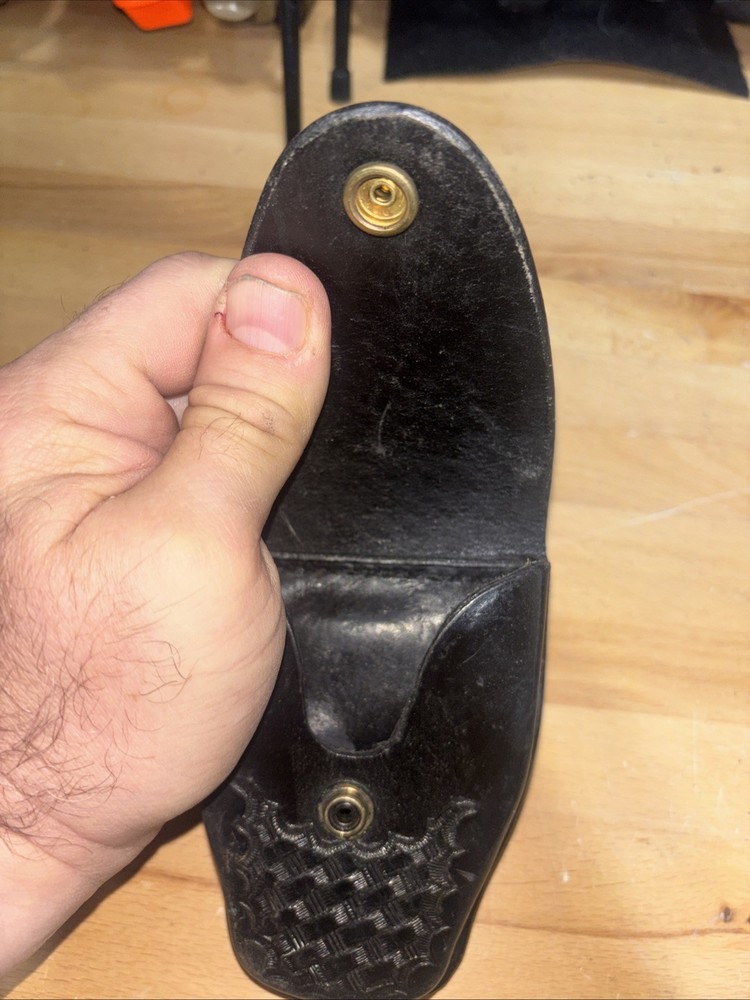 Vintage TEX SHOEMAKER LEATHER HANDCUFF CASE 204