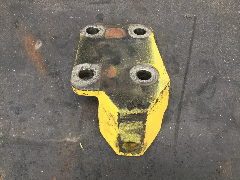 CAT C15 Right/Passenger Engine Mount - Used | P/N 3524296C1