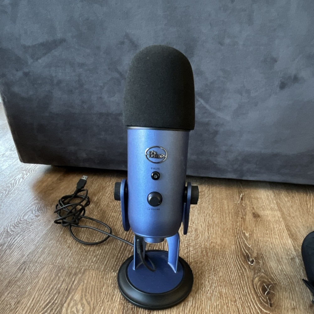 Blue Yeti USB Desktop Microphone with Gain Control, Mute Button, Blue