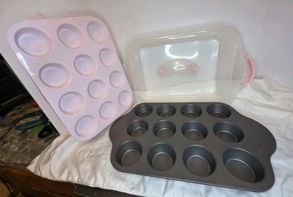 Cupcake Caddy Pink Tier Clear Dome W Lock Clips & Handle