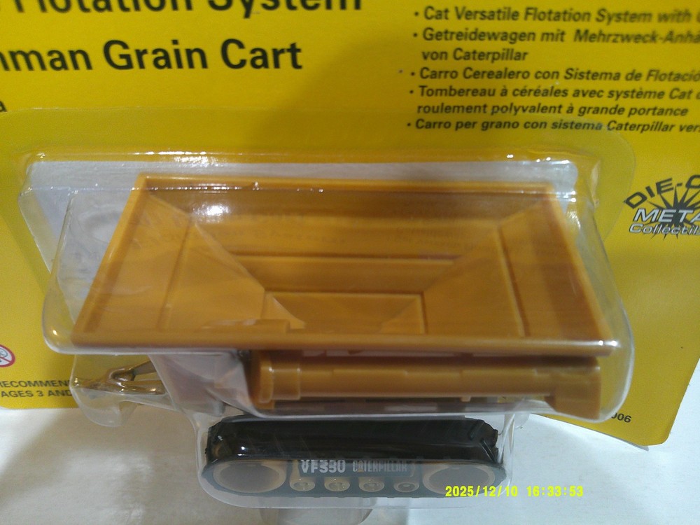 Norscot CAT Versatile Flotation System w/ Orthman Grain Cart 1:64 Scale