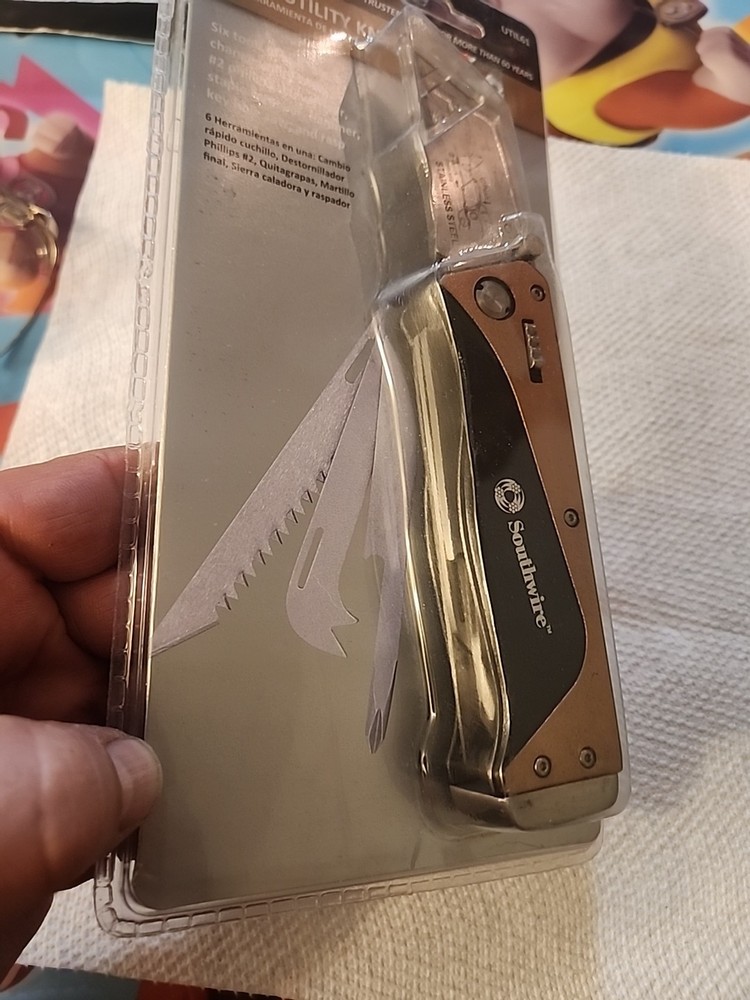 SOUTHWIRE (UTIL61) 6 In 1 FOLDING UTILITY KNIFE New In Package