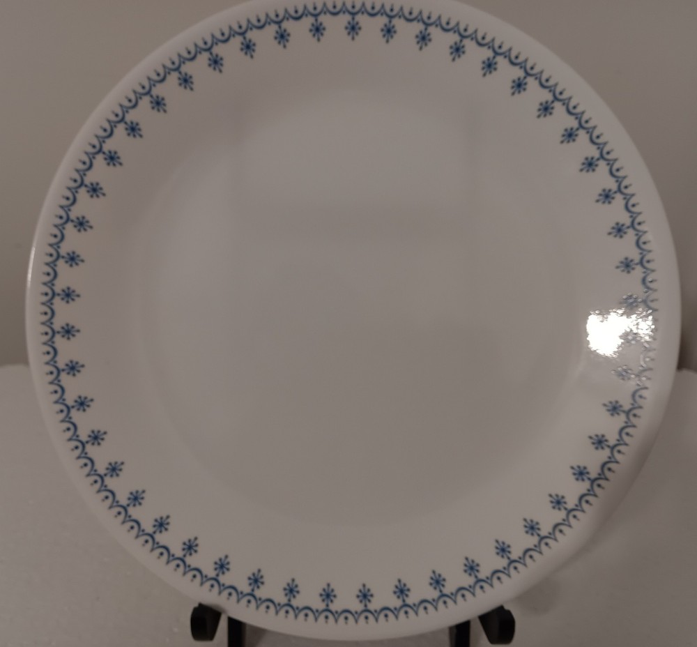 Corelle Snowflake Blue - excellent condition
