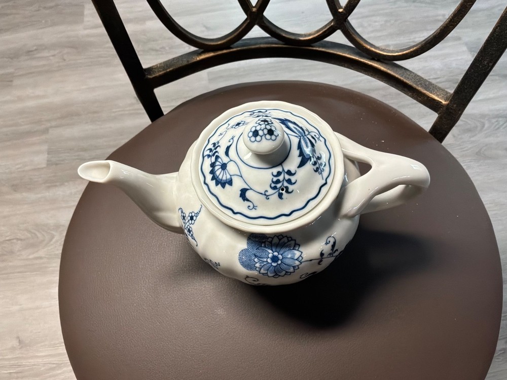 Blue Danube Teapot Tea Server Blue Onion blue and white