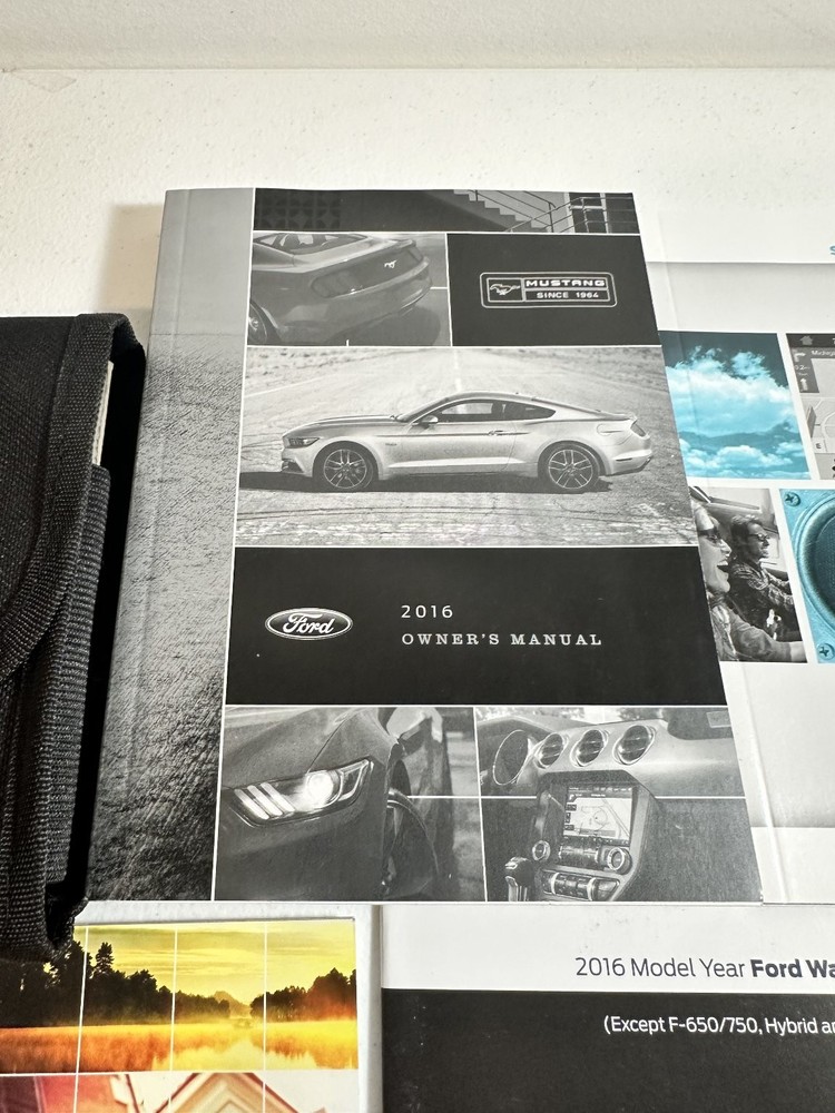 2016 Ford Mustang Owner's Manual Set