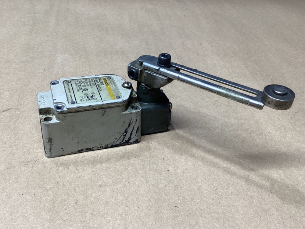 OMRON LEVER SWITCH WLCA12 #128K78