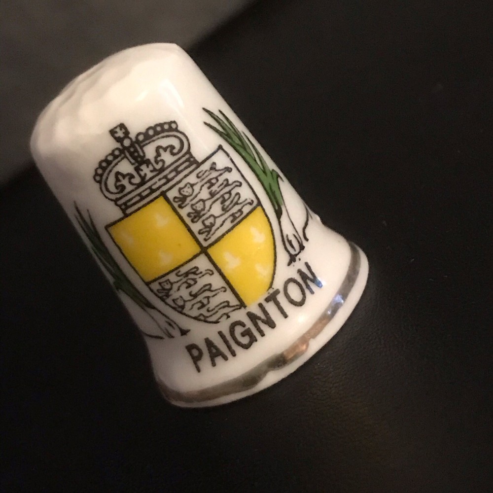 COLLECTABLE THIMBLE PAIGNTON CREST DEVON SOUVENIR FINE BONE CHINA BRITAIN 43
