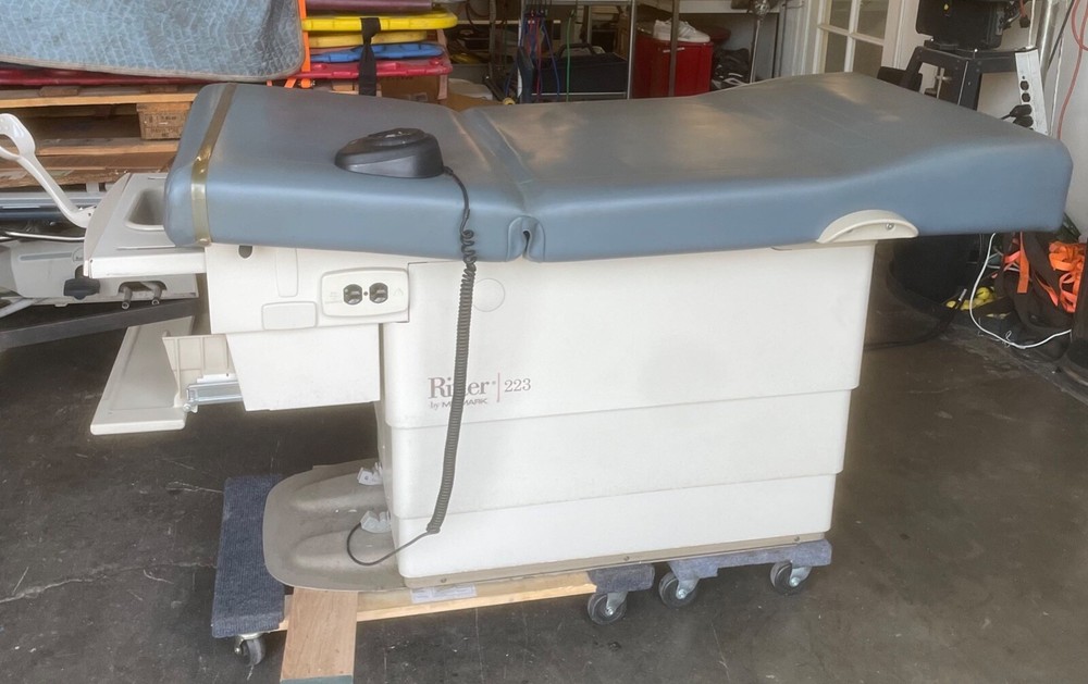 Ritter 223 power exam table