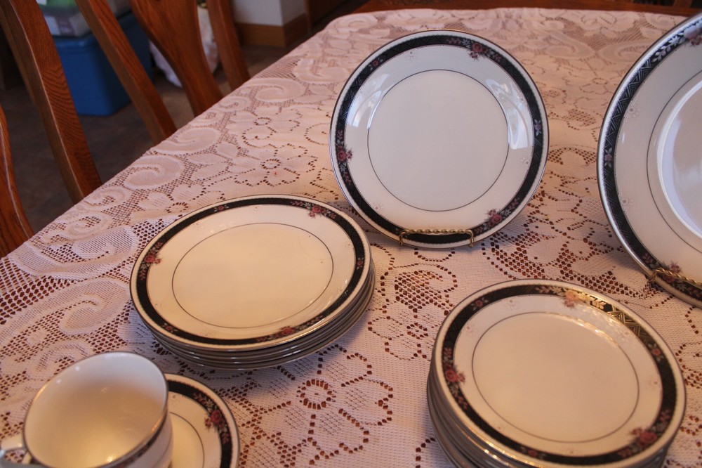 Noritake Ivory China Vintage Pattern 7260 Etienne 30 Piece Dinnerware Grouping
