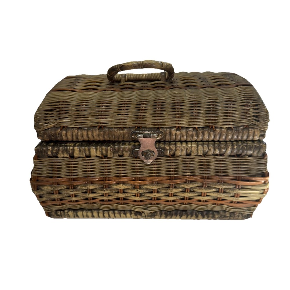 VTG Wicker Sewing Basket Needs Hinge Repair