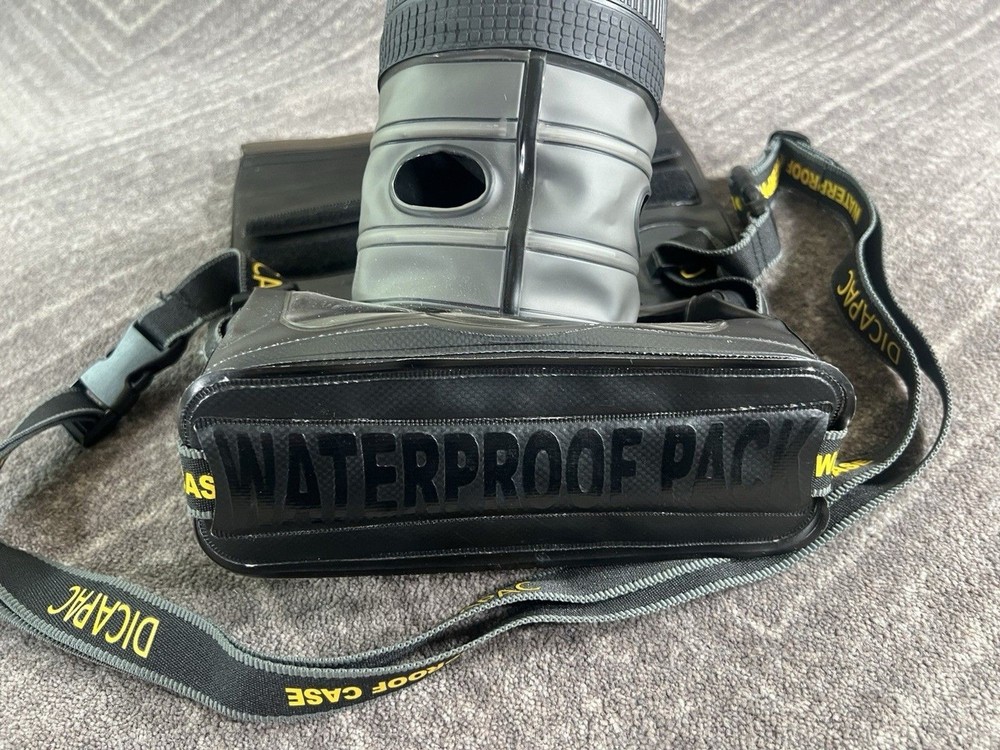 DICAPAC WP-S10 Floating 100% Waterproof DSLR Camera Case