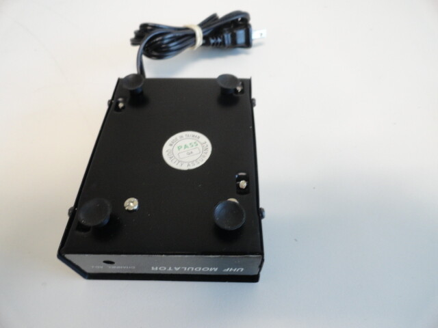 UU6: USM-8 Holland Electronics UHF Cable TV Mini Modulator