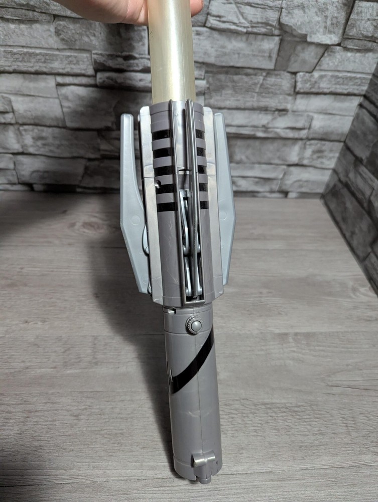 NOT WORKING Star Wars Force Unleashed Lightsaber Apprentice Sith Starkiller Prop