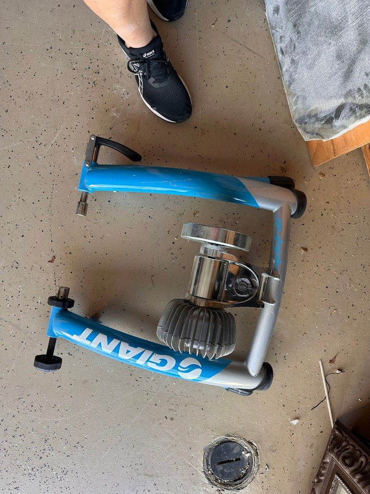 Giant Cyclotron Auto Bicycle Trainer