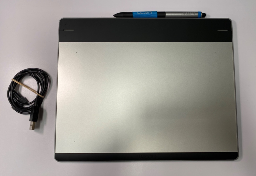 Wacom CTH-680 Intuos Pen & Touch Medium Tablet *SHOWN WORKING