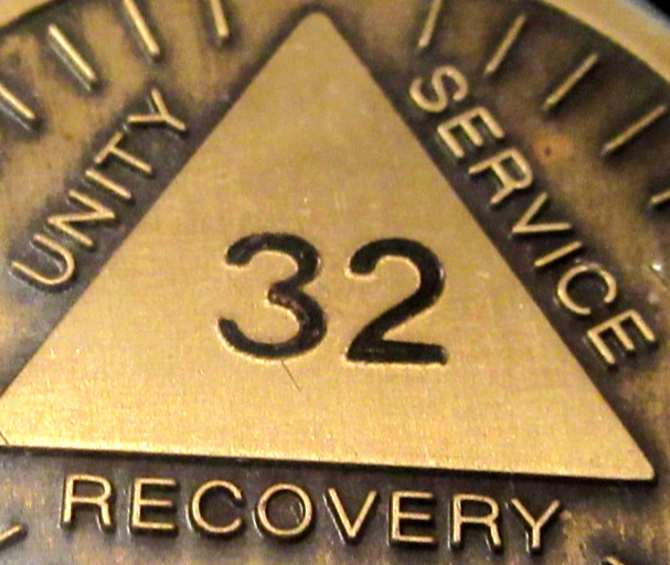 Alcoholics Anonymous AA 32 Year Sunshine Bronze Medallion Token Chip coin