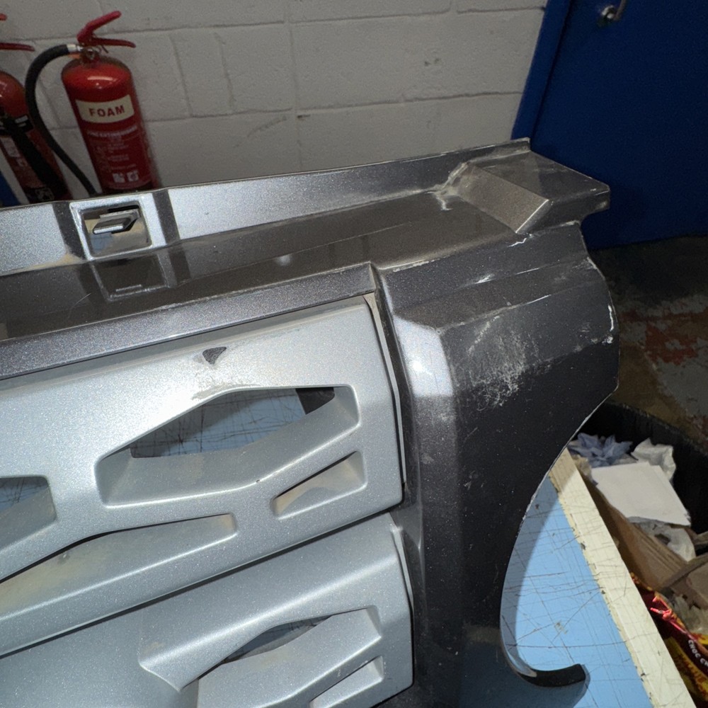 Land Rover Discovery 4 Front grill panel Corris grey paint code 873