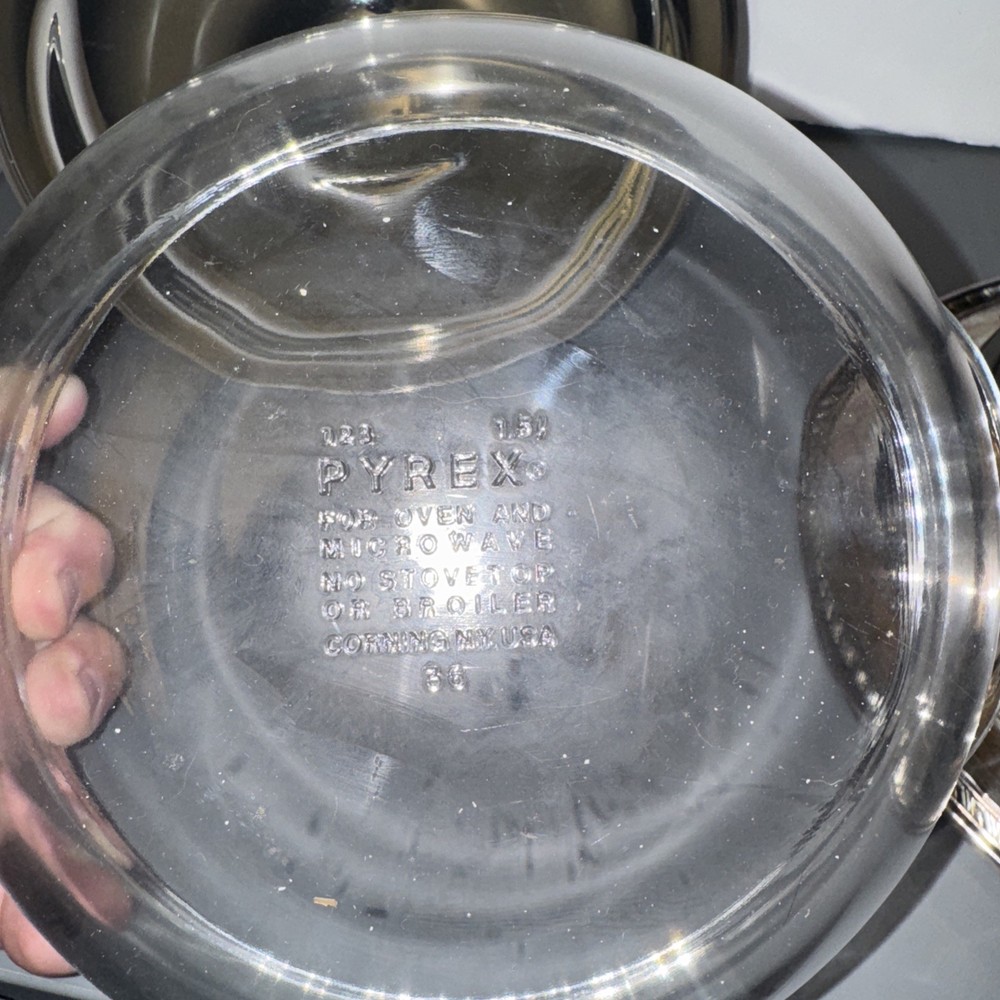 WM ROGERS 862 Silverplate Round Serving Bowl With Lid & PYREX Insert pre owned