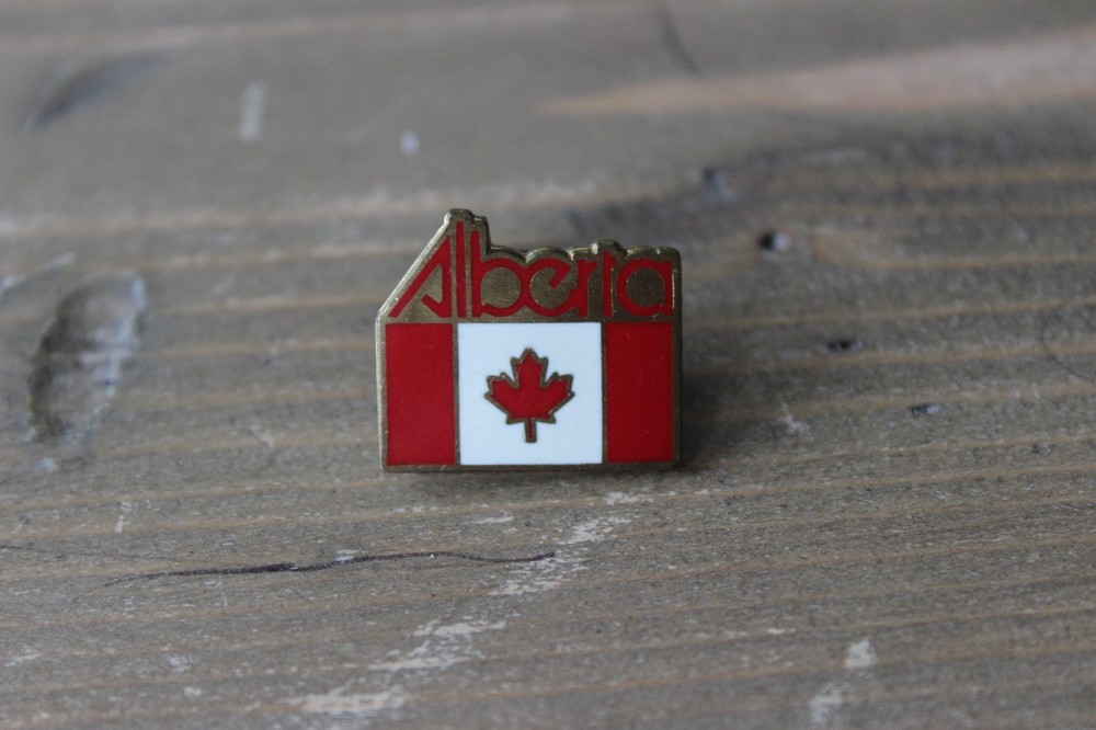 Vintage Alberta Canada Lapel Pin Maple Leaf