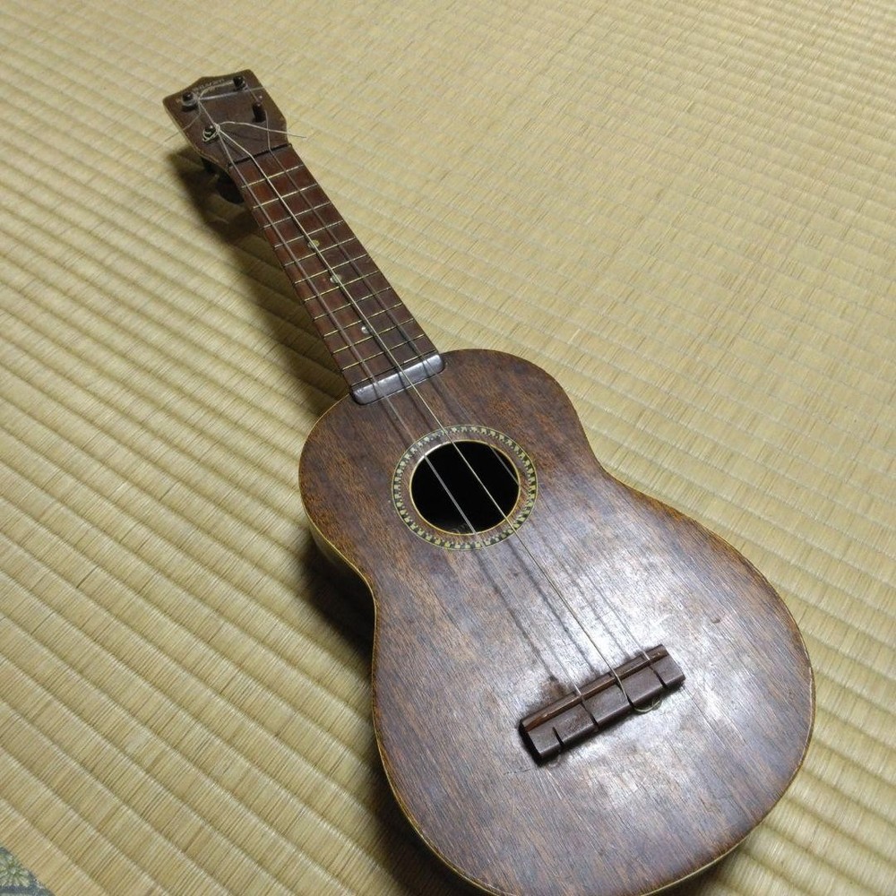 Vintage Mellow Tone Silver Ukulele